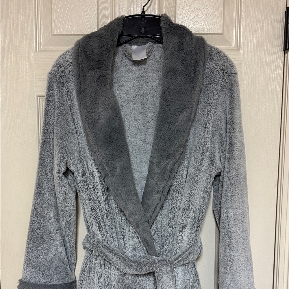 Secret Treasures Soft Gray Robe - Picture 9 of 12